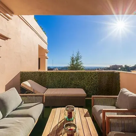 Elegant 3 Bed With Sea View In Nueva Andalucia Apartment