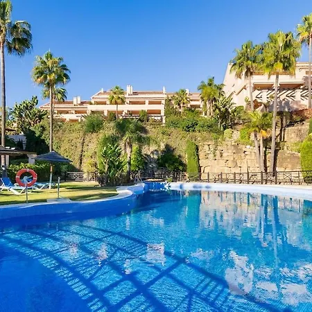 Elegant 3 Bed With Sea View In Nueva Andalucia Apartment *